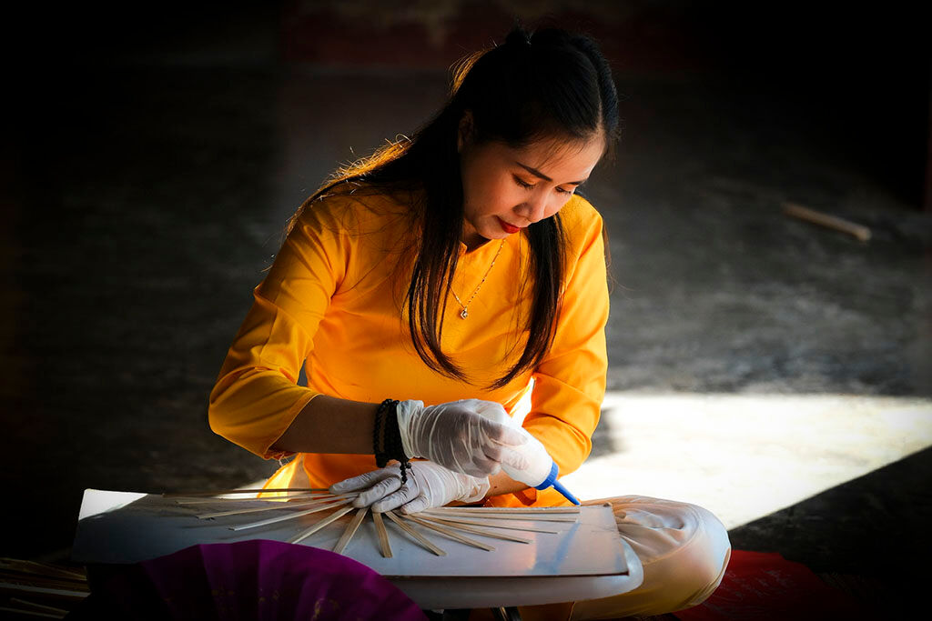 Start your craft journey with Hue’s artistic glow